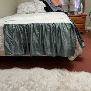 Soft Surroundings Balloon Bedskirt.   King size. 18” drop